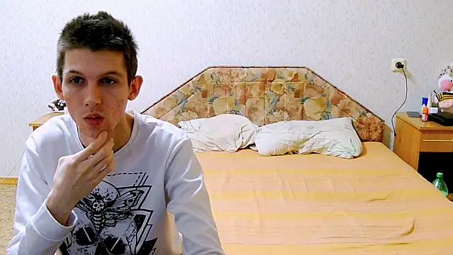 Lester Broo online show from 03.09.25