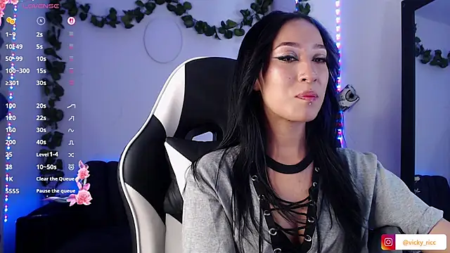 victoria ricci a online show from 10.11.25