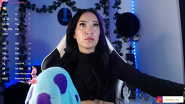 victoria ricci a online show from 11.17.25