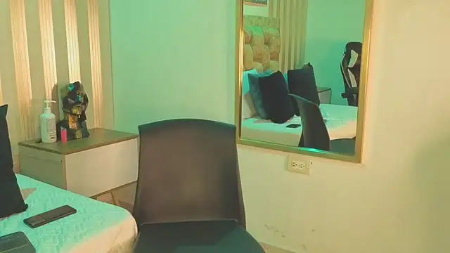 avis lara online show from 03.10.26