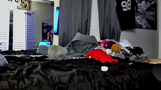 Snapshot of 1badfucka chatting on 02.17.25 1badfucka online show from 02.17.25