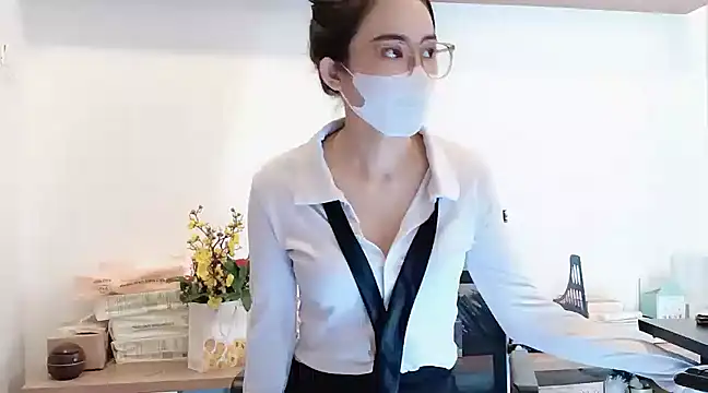 Lush-Office online show from 03.20.25