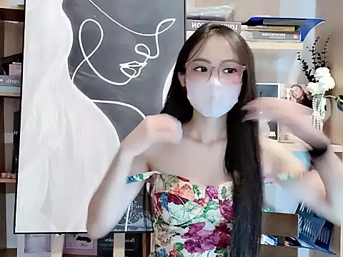 Lush-Office online show from 12.03.25