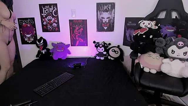 raven  white1 online show from 03.25.26