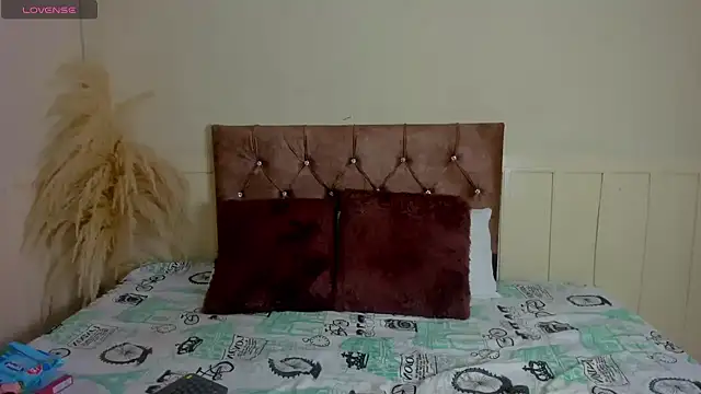 Snapshot of Natashawool1 chatting on 02.19.25 Natashawool1 online show from 02.19.25