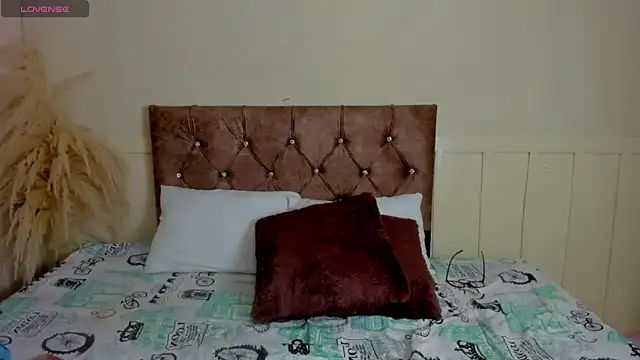 Snapshot of Natashawool1 chatting on 02.19.25 Natashawool1 online show from 02.19.25