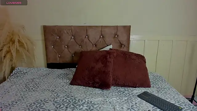 Snapshot of Natashawool1 chatting on 02.25.25 Natashawool1 online show from 02.25.25