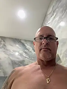 Snapshot of carlospingalinda chatting on 03.22.25 carlospingalinda online show from 03.22.25