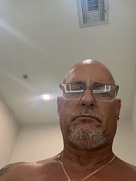 Snapshot of carlospingalinda chatting on 10.02.25 carlospingalinda online show from 10.02.25