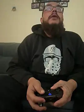 Snapshot of virginass1 chatting on 11.20.25 virginass1 online show from 11.20.25