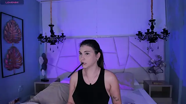 Aitana Hilton  online show from 11.12.25