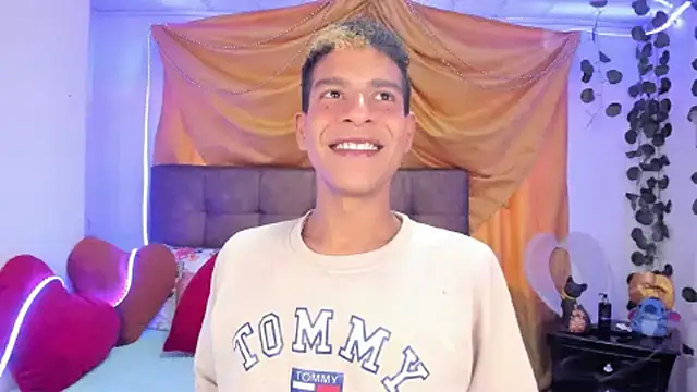 Snapshot of Ethan_Boyy chatting on 03.19.25 Ethan Boyy online show from 03.19.25