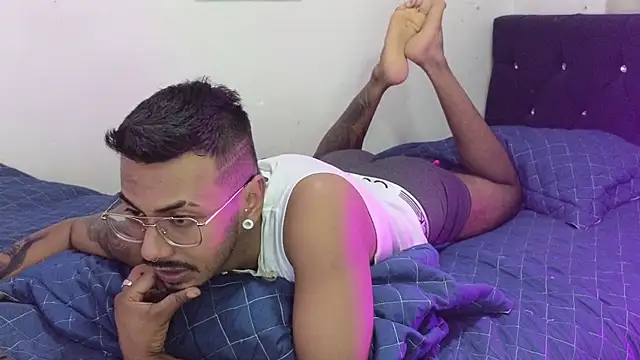 Snapshot of eros-0001 chatting on 01.19.25 eros-0001 online show from 01.19.25