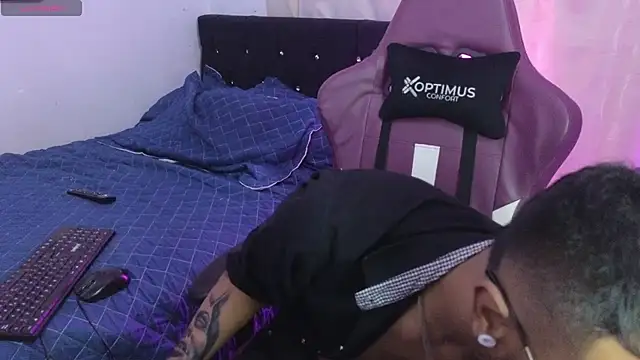 Snapshot of eros-0001 chatting on 01.22.25 eros-0001 online show from 01.22.25