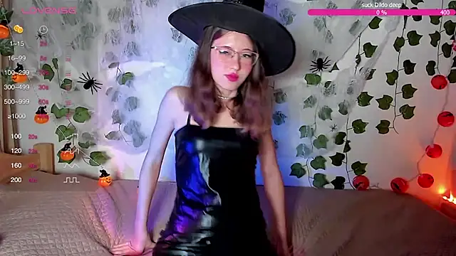 Sakura Mmio online show from 10.31.25