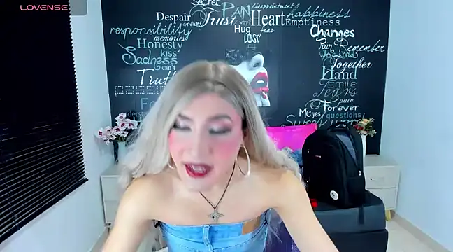Snapshot of Georgina_Giio chatting on 01.28.25 Georgina Giio online show from 01.28.25