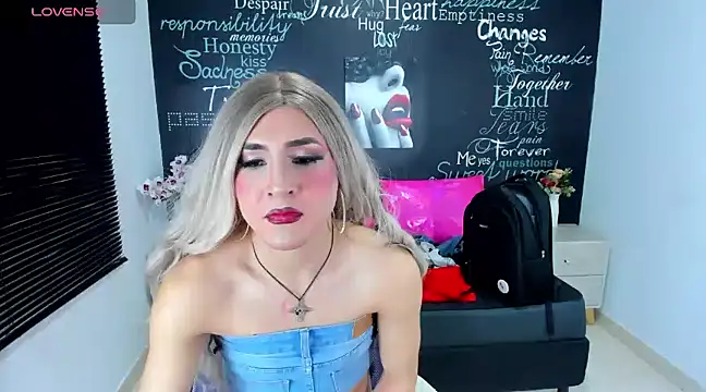 Snapshot of Georgina_Giio chatting on 01.28.25 Georgina Giio online show from 01.28.25