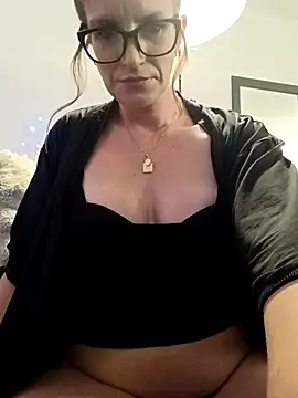 F0xLeigh online show from 11.27.25