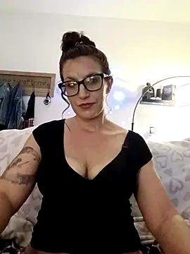 F0xLeigh online show from 12.17.25