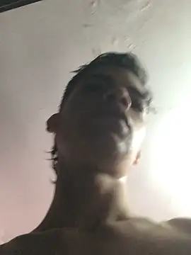 Latinos 2001 online show from 12.03.25