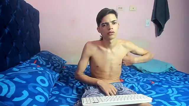 Latinos 2001 online show from 02.15.26