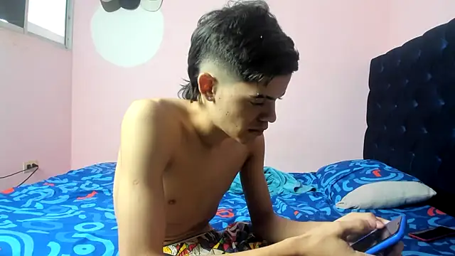 Latinos 2001 online show from 03.12.26