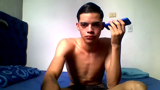 Latinos 2001 online show from 06.01.26