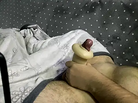 Snapshot of kzzix chatting on 10.25.25 kzzix online show from 10.25.25