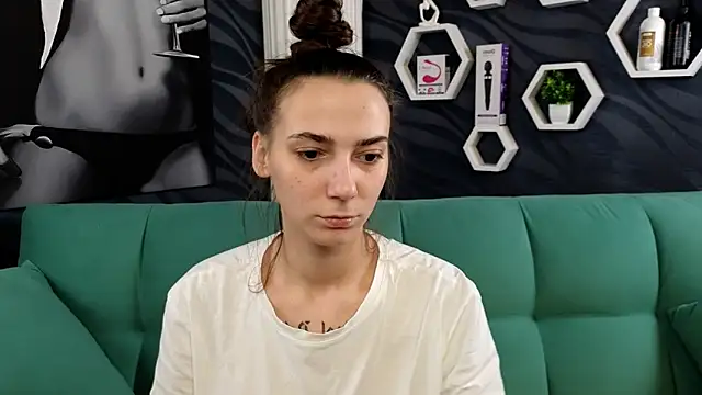 Snapshot of annabishop chatting on 02.18.25 annabishop online show from 02.18.25