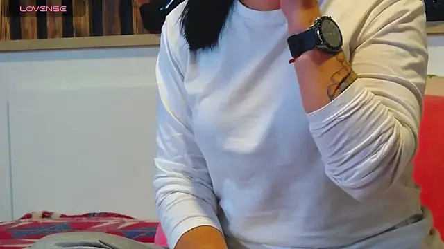 Tory Lovi online show from 11.16.25