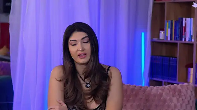 Snapshot of SarahPeach8 chatting on 01.11.26 SarahPeach8 online show from 01.11.26