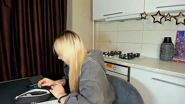 SynnoveEyre online show from 02.14.25