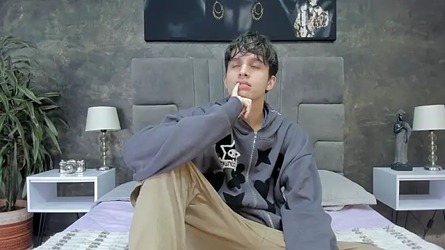 Snapshot of bruce_hans chatting on 02.02.26 bruce hans online show from 02.02.26