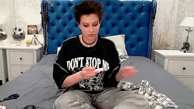 via mayer  online show from 03.03.26