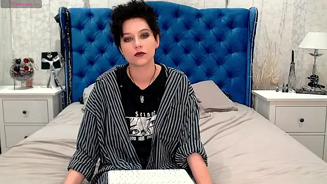 Snapshot of via_mayer_ chatting on 06.08.26 via mayer online show from 06.08.26