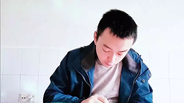 Snapshot of swg176 chatting on 10.17.25 swg176 online show from 10.17.25