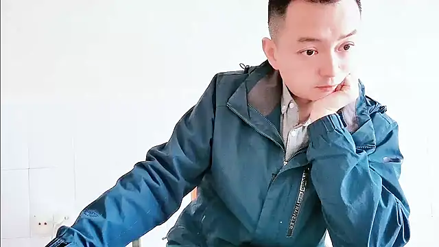 Snapshot of swg176 chatting on 10.21.25 swg176 online show from 10.21.25