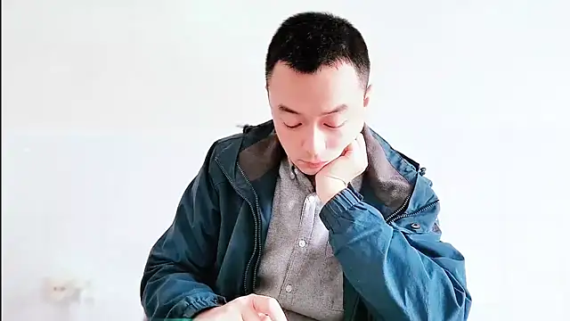 Snapshot of swg176 chatting on 10.25.25 swg176 online show from 10.25.25