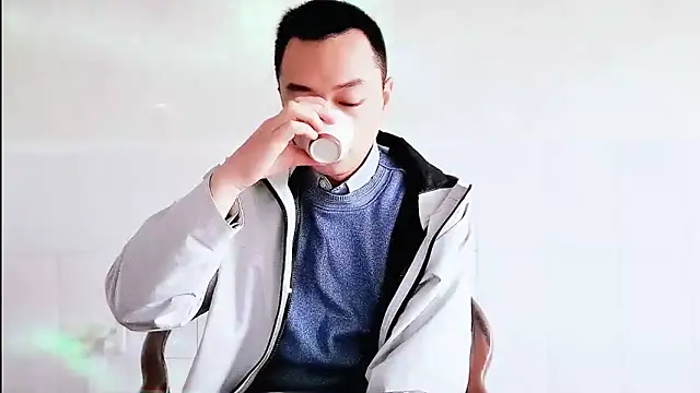 Snapshot of swg176 chatting on 10.30.25 swg176 online show from 10.30.25