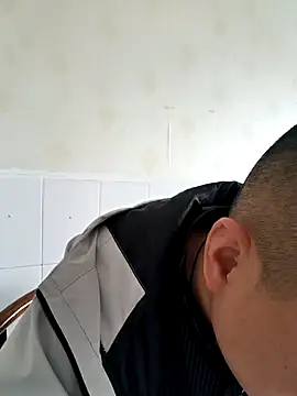 Snapshot of swg176 chatting on 11.12.25 swg176 online show from 11.12.25