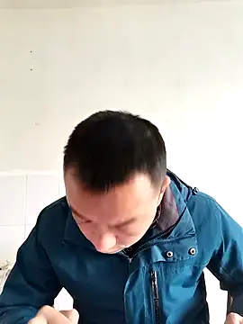 Snapshot of swg176 chatting on 12.17.25 swg176 online show from 12.17.25