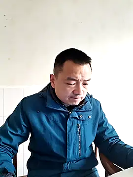 Snapshot of swg176 chatting on 12.18.25 swg176 online show from 12.18.25