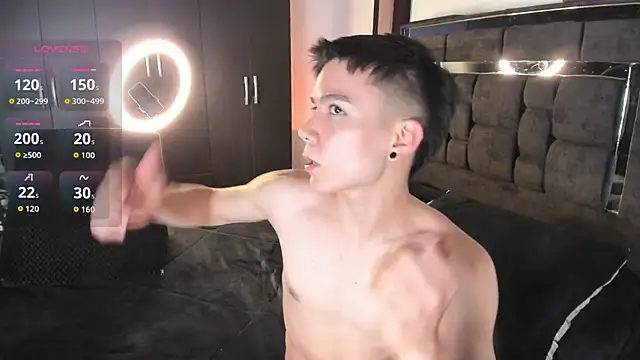 Snapshot of alanblack1 chatting on 11.26.25 alanblack1 online show from 11.26.25