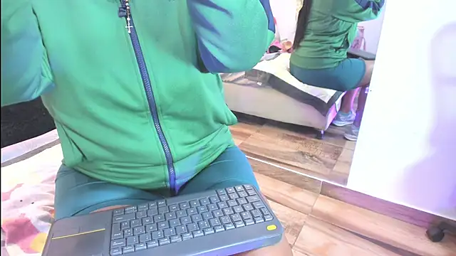 raquell moore online show from 04.04.26