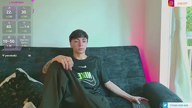 Snapshot of ethan_and_ava chatting on 04.01.26 ethan and ava online show from 04.01.26