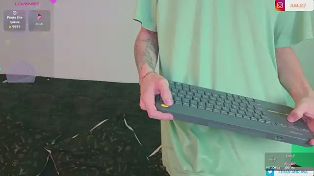 Snapshot of ethan_and_ava chatting on 04.11.26 ethan and ava online show from 04.11.26