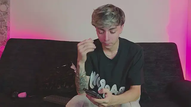 Snapshot of ethan_and_ava chatting on 05.16.26 ethan and ava online show from 05.16.26