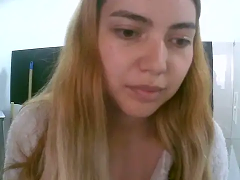 Snapshot of VittoriaTaylor chatting on 11.24.25 VittoriaTaylor online show from 11.24.25