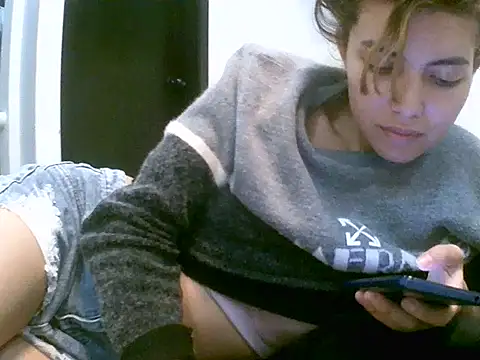 Snapshot of VittoriaTaylor chatting on 12.16.25 VittoriaTaylor online show from 12.16.25