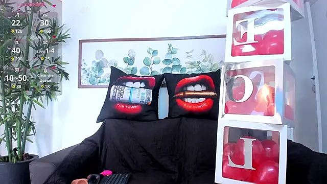 Snapshot of NicolettaLima chatting on 02.14.25 NicolettaLima online show from 02.14.25